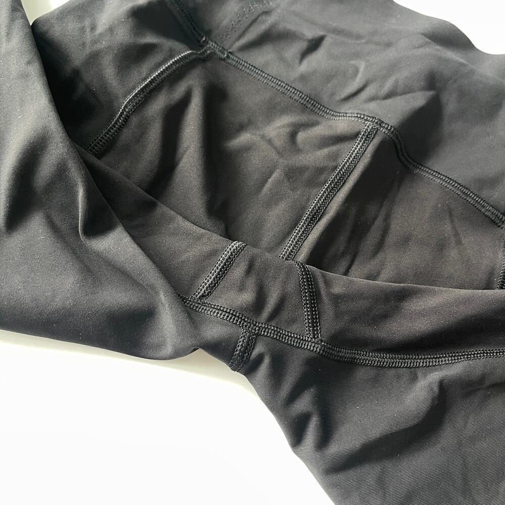 Lululemon Black Cropped Leggings Mesh Inserts Pockets Size 4 - Picture 7 of 7